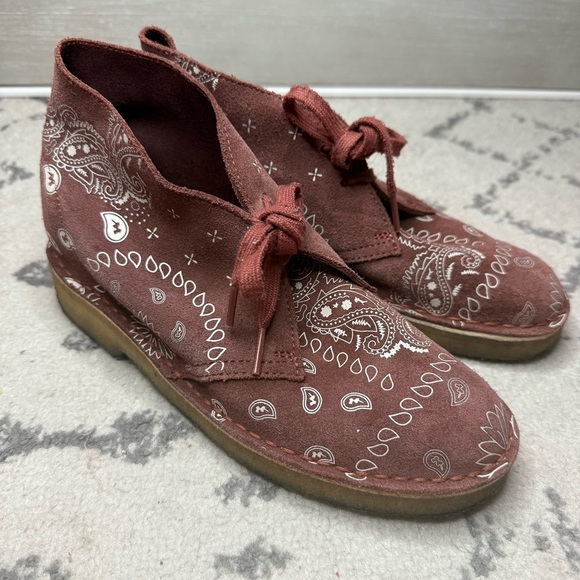 CLARKS Original Paisley Boho Desert Boot in Brick Red - Picture 3 of 8